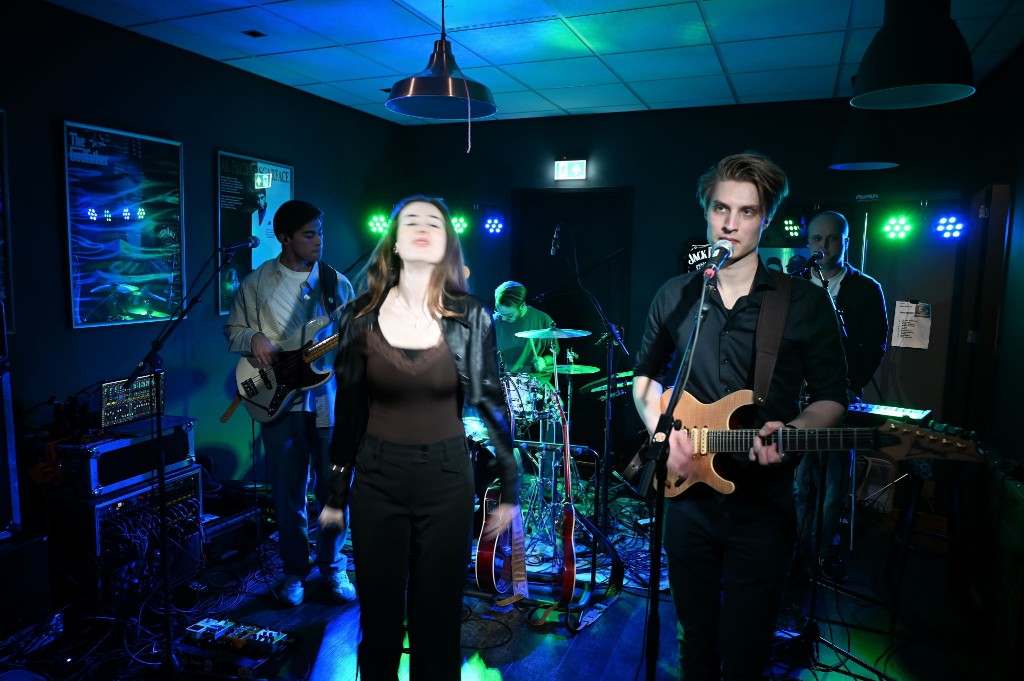 ../Images/10 jaar Ro's Barbershop 075.jpg